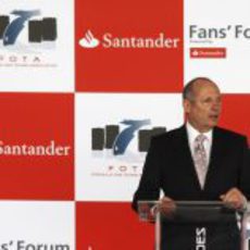 Ron Dennis en el encuentro de la FOTA con la afición