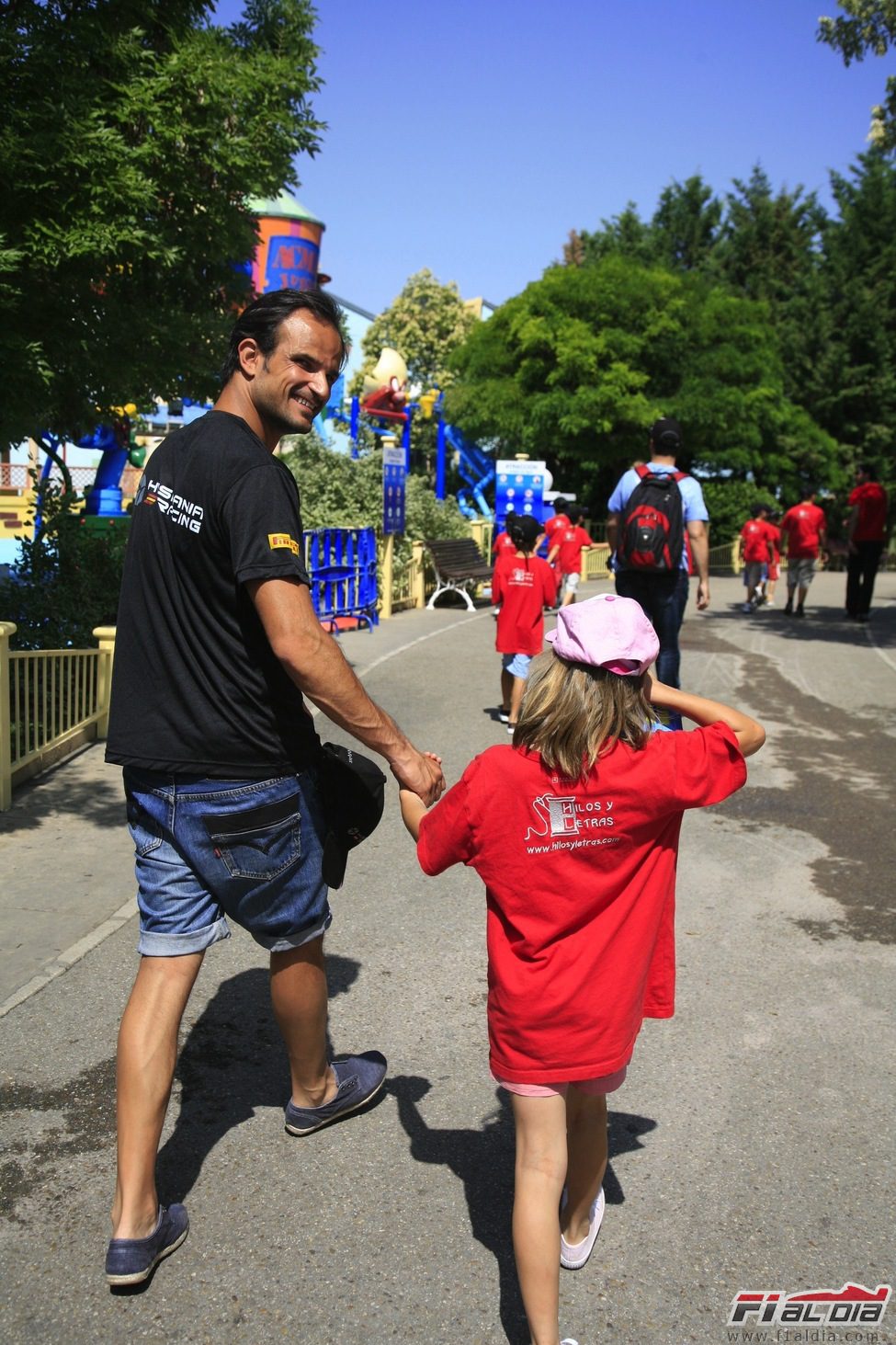 Liuzzi feliz de estar con los niños