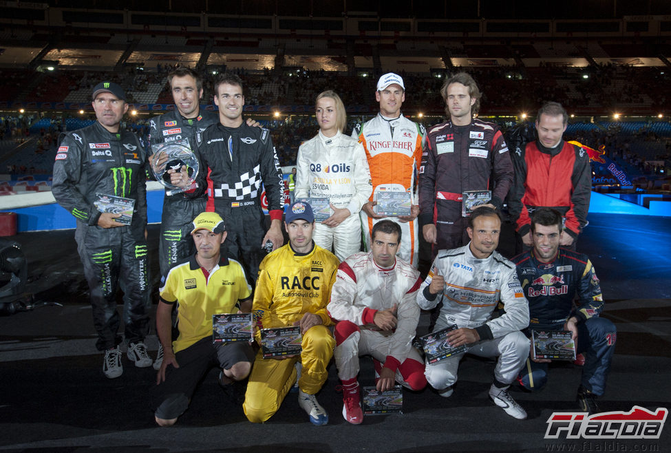 Foto de familia a de los participantes en la 'Stadium Race' 2011