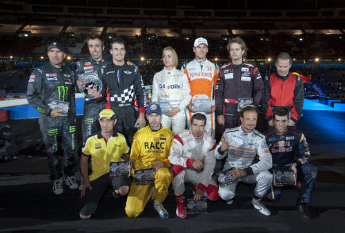 Foto de familia a de los participantes en la 'Stadium Race' 2011