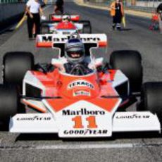 El McLaren M23 en cuarta fila