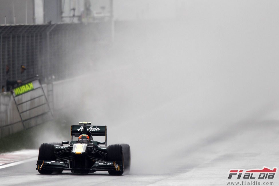 Karun Chandhok sobre la pista mojada de Corea 2011