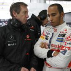 Lewis Hamilton concentrado en el GP de Corea 2011