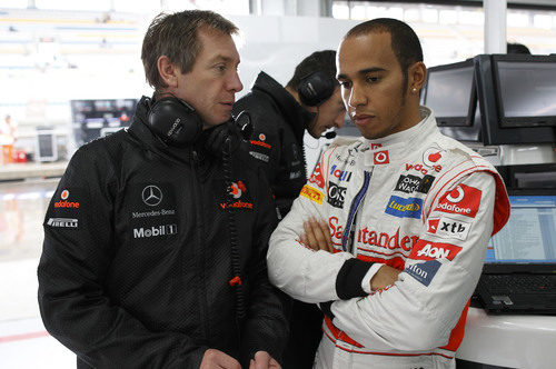 Lewis Hamilton concentrado en el GP de Corea 2011