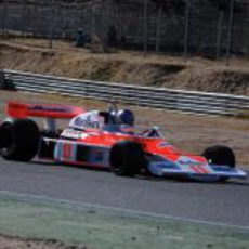 El McLaren M23 poco antes de abandonar