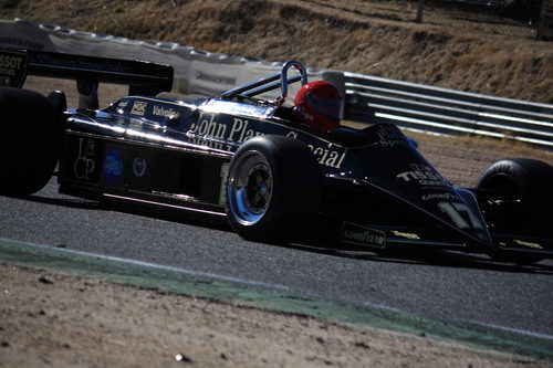 Bindels con el Lotus 87 en busca del podio