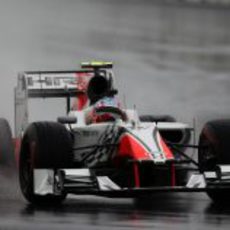 Narain Karthikeyan rueda en los libres del GP de Corea 2011