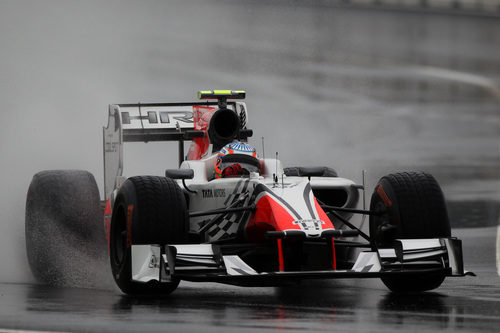 Narain Karthikeyan rueda en los libres del GP de Corea 2011