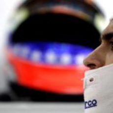 Pastor Maldonado se concentra para la clasificación del GP de Corea 2011