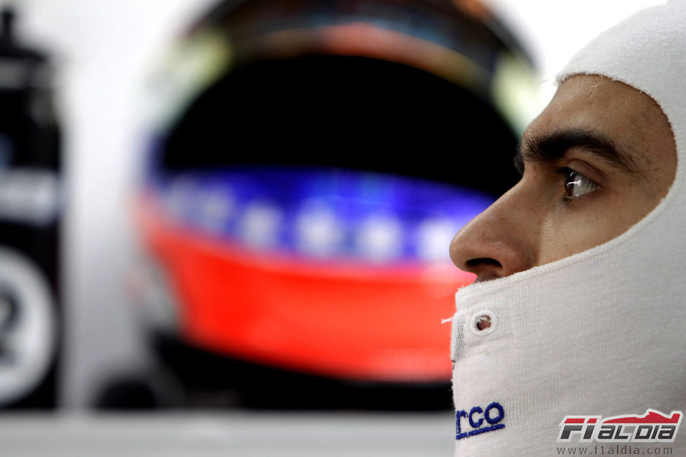 Pastor Maldonado se concentra para la clasificación del GP de Corea 2011