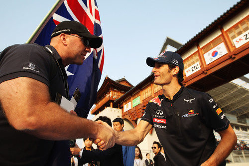 Mark Webber se pasea por la pista el sábado en Corea