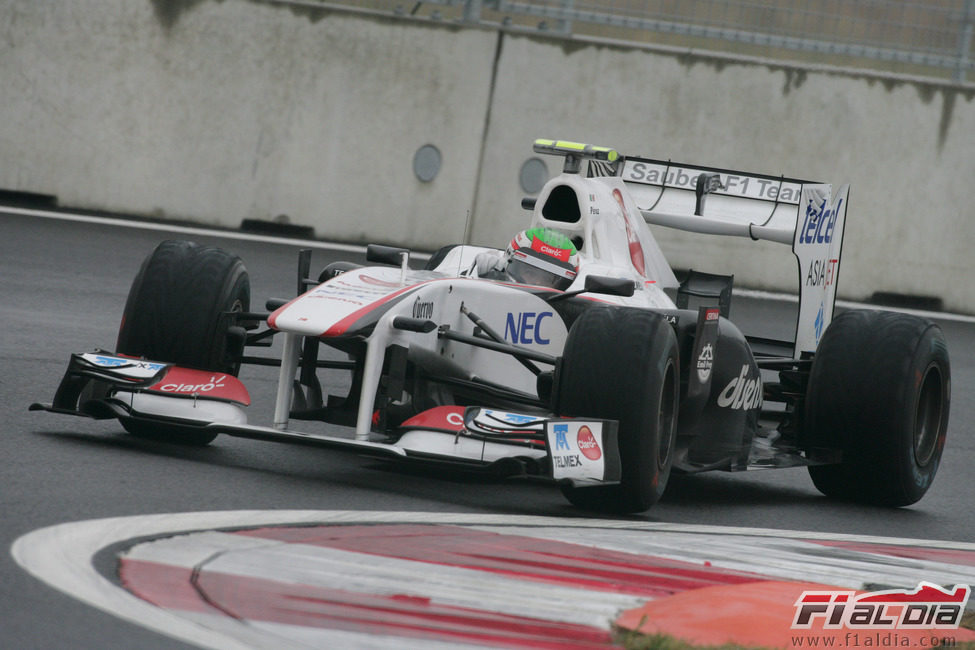Sergio Pérez con neumáticos intermedios en el GP de Corea 2011