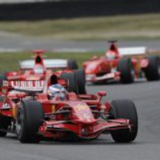 El Ferrari F2008 encabeza el desfile de monoplazas en Mugello
