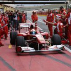 Giancarlo Fisichella sale a pista con el Ferrari F10