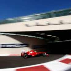 Felipe Massa sale de boxes en el GP de Abu Dabi 2011