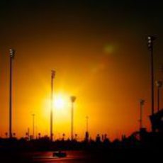 Bonita puesta de sol en la pista de Yas Marina