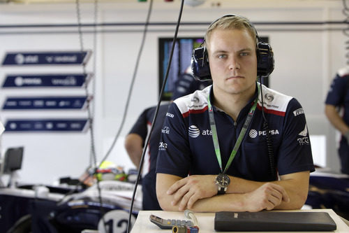 Valtteri Bottas con el equipo Williams en Yas Marina