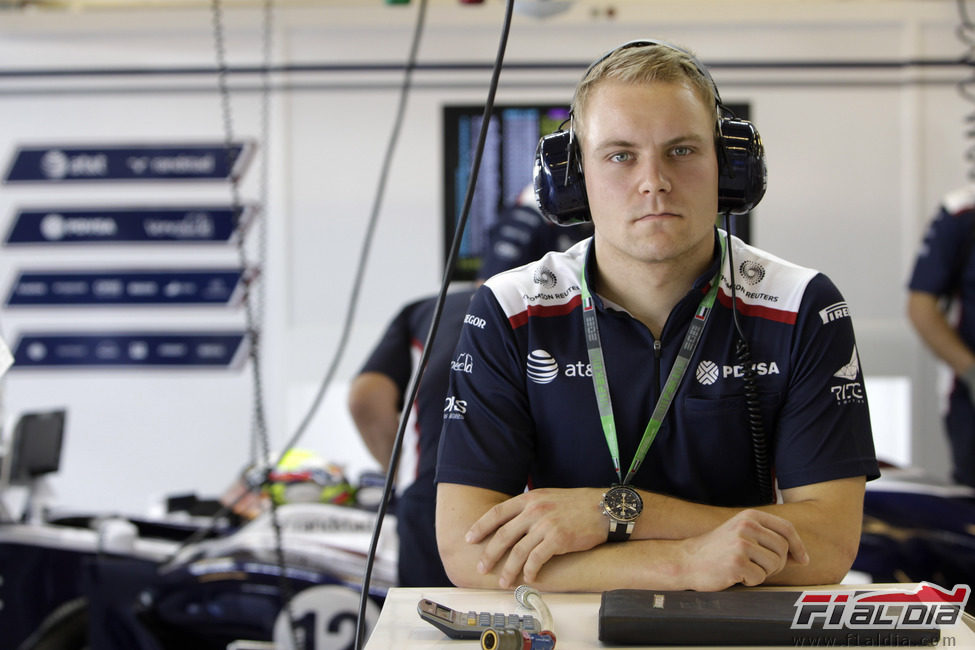 Valtteri Bottas con el equipo Williams en Yas Marina