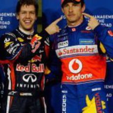 Vettel, Button y el bigote en Yas Marina
