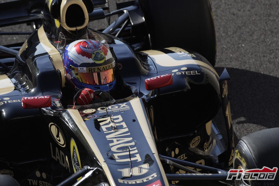 Vitaly Petrov en los terceros libres del GP de Abu Dabi 2011