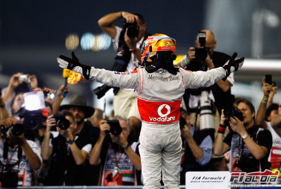 Lewis Hamilton se hace con la victoria en el GP de Abu Dabi 2011