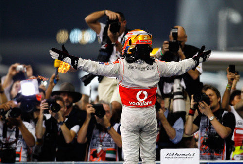 Lewis Hamilton se hace con la victoria en el GP de Abu Dabi 2011
