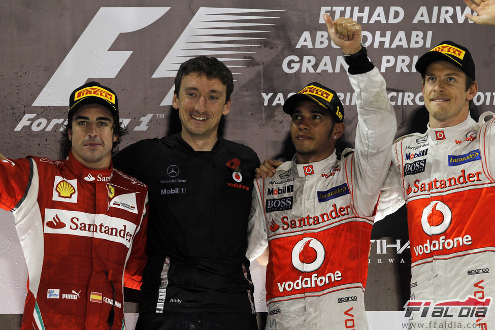 Alonso, Hamilton y Button en el podio del GP de Abu Dabi 2011