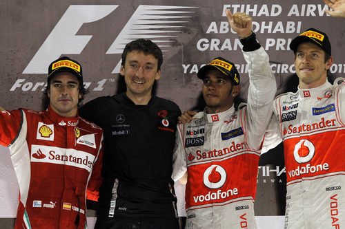 Alonso, Hamilton y Button en el podio del GP de Abu Dabi 2011