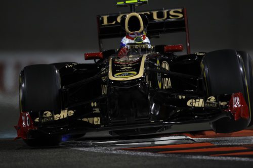 Vitaly Petrov en los libres del GP de Abu Dabi 2011