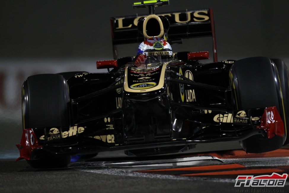 Vitaly Petrov en los libres del GP de Abu Dabi 2011