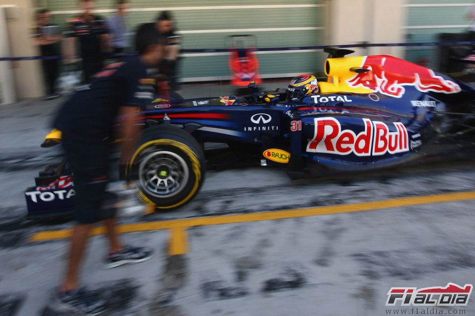 El RB7 vuelve a boxes a manos de Jean-Eric Vergne