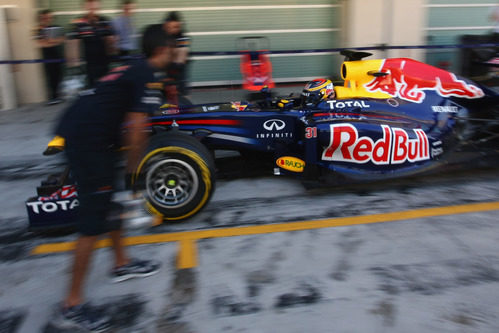 El RB7 vuelve a boxes a manos de Jean-Eric Vergne