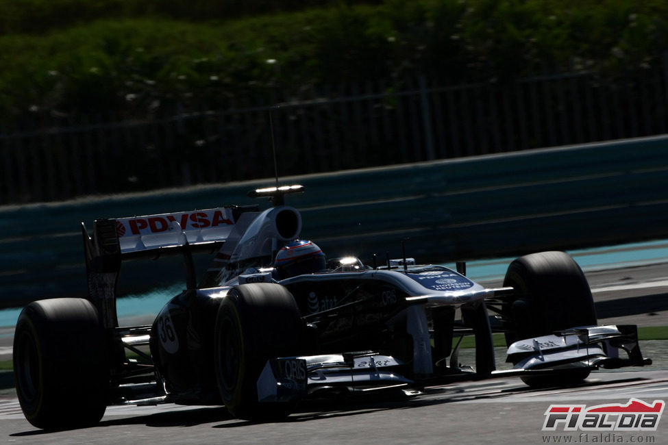 Bottas rueda en Yas Marina con Williams