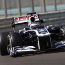 Valtteri Bottas con el monoplaza de Williams en Yas Marina