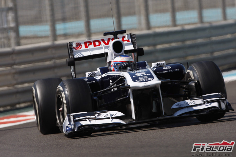 Valtteri Bottas con el monoplaza de Williams en Yas Marina