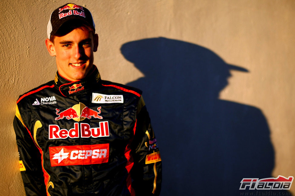 Kevin Ceccon con Toro Rosso en los test de Abu Dabi 2011