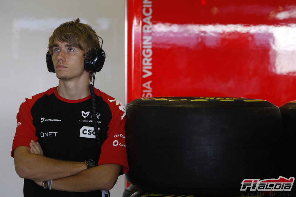 Charles Pic en el box de Virgin en Abu Dabi