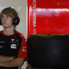 Charles Pic en el box de Virgin en Abu Dabi