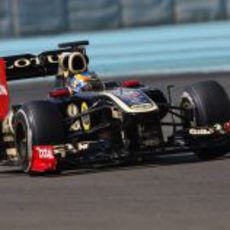 Robert Wickens rueda con el R31 en los test para jóvenes pilotos de Abu Dabi 2011