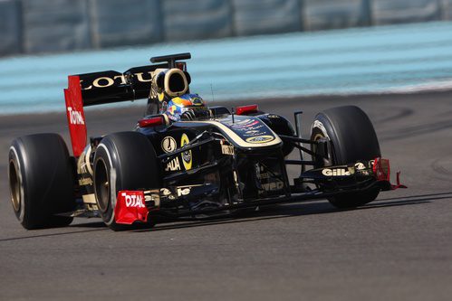 Robert Wickens rueda con el R31 en los test para jóvenes pilotos de Abu Dabi 2011