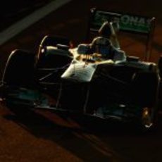 Sam Bird pilota el W02 en los test de Yas Marina