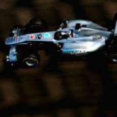 El Mercedes GP con Sam Bird a los mandos en los test de Yas Marina