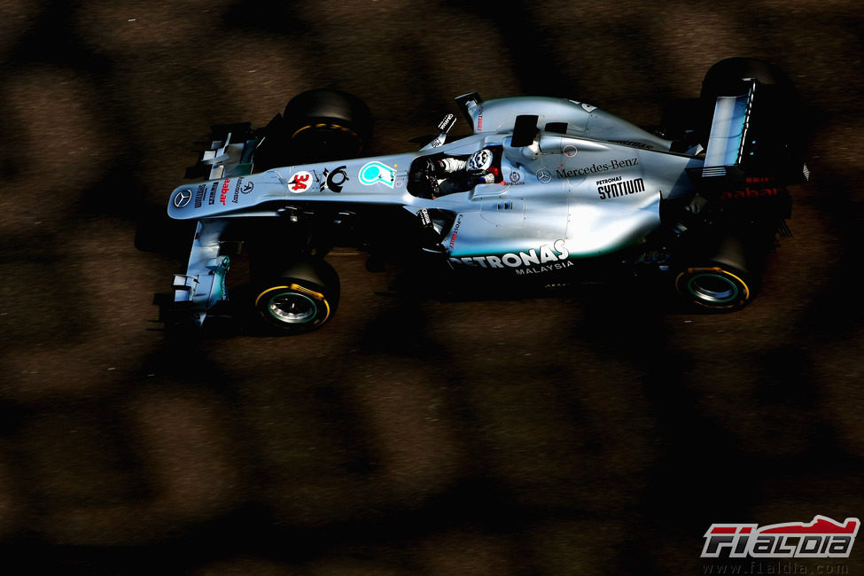 El Mercedes GP con Sam Bird a los mandos en los test de Yas Marina