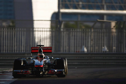 Gary Paffett rueda con el McLaren en Yas Marina