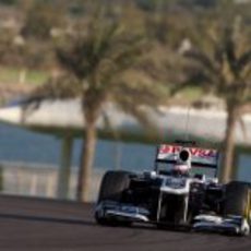 Bottas con el FW33 en Yas Marina