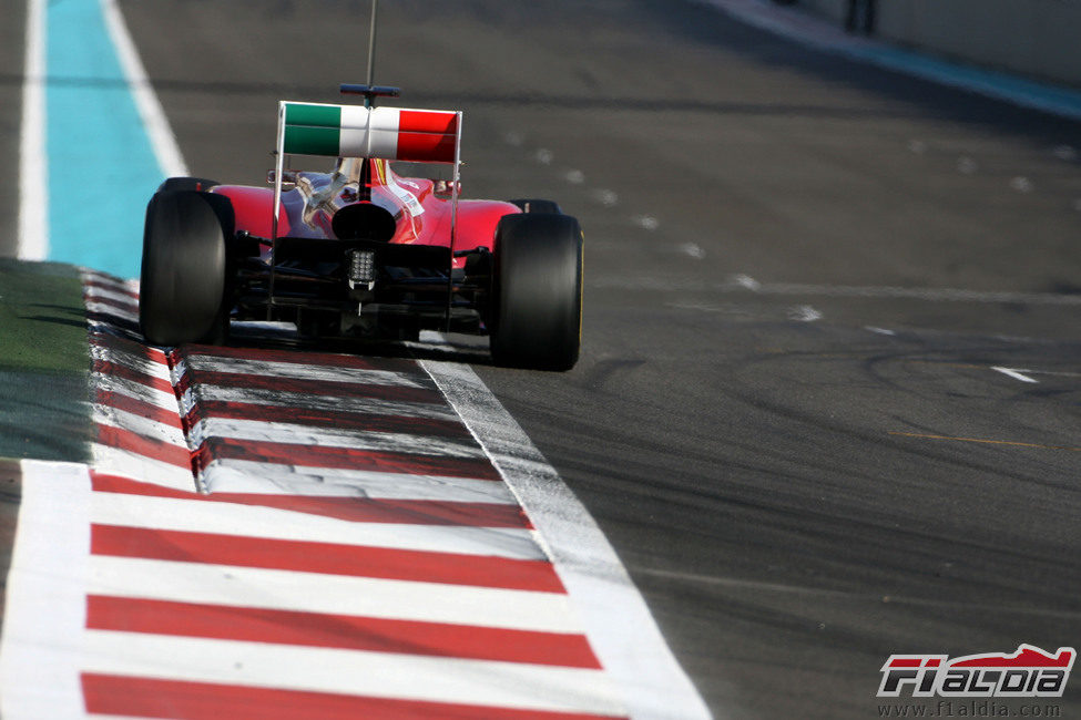 Ferrari prueba una nueva cubierta motor en los test de Abu Dabi 2011