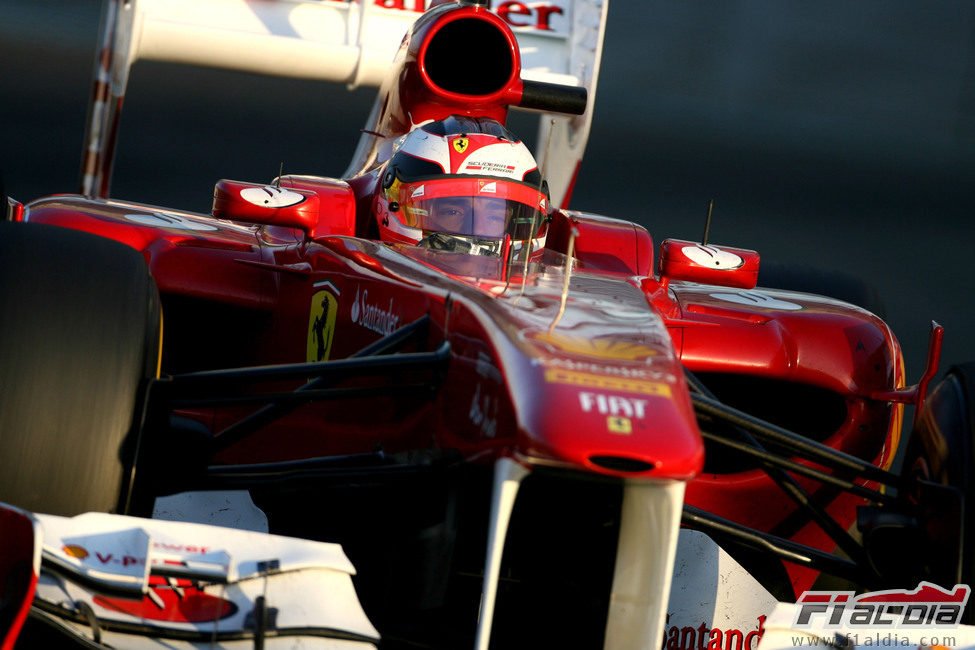 Jules Bianchi a los mandos del 150º Italia en los test de Abu Dabi 2011