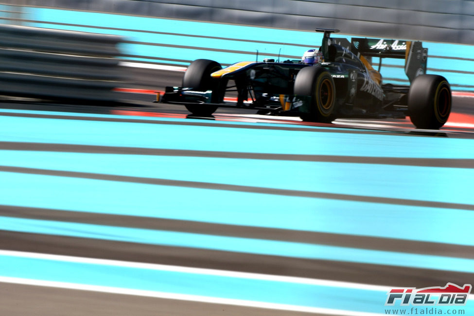 Rodolfo González a los mandos del Team Lotus en Yas Marina