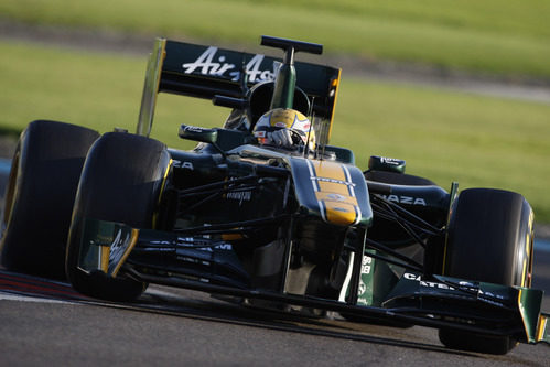 El T128 llevado por Luiz Razia en el circuito de Yas Marina