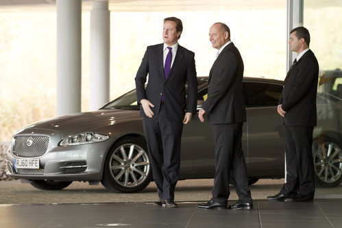 El Primer Ministro británico llega a la sede de McLaren